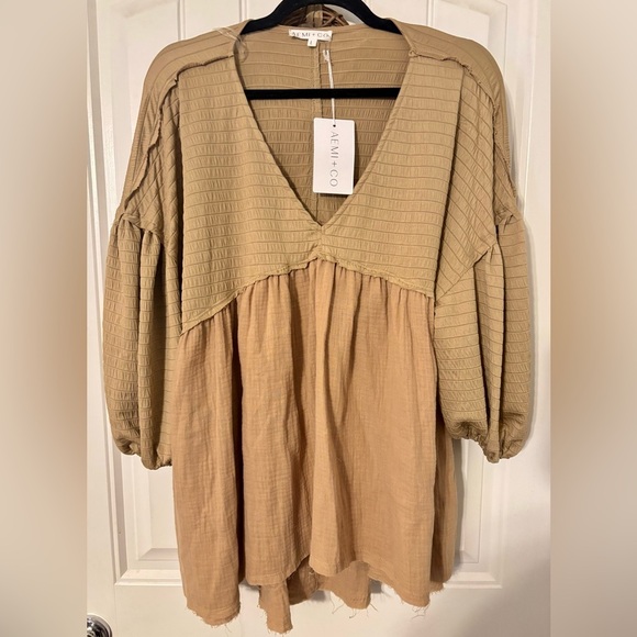 AEMI + CO Babydoll Tunic Top Neutral Beige/Khaki Boho Peasant Blouse - Picture 2 of 7